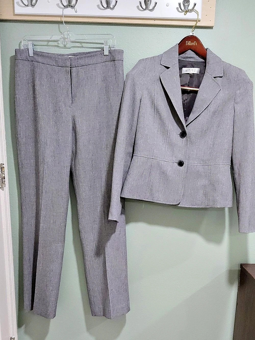 Kasper Gray Pantsuit Size 6 Like New